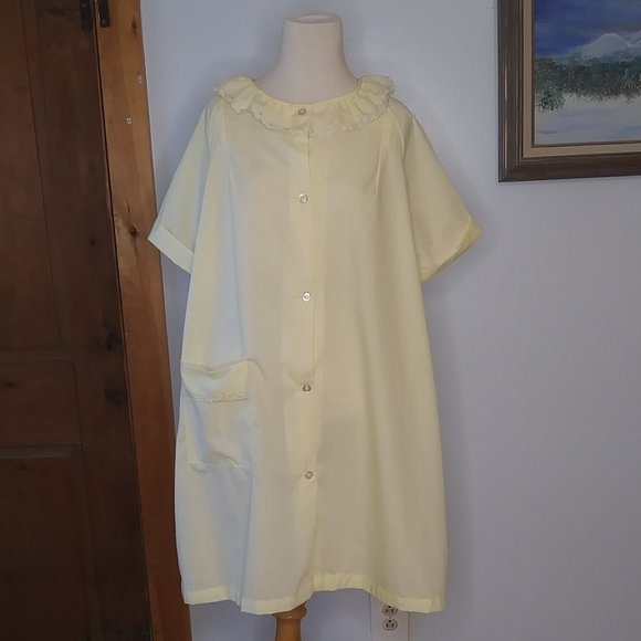 Carole soft yellow button front housecoat nightgown one pocket pretty details - Picture 1 of 15